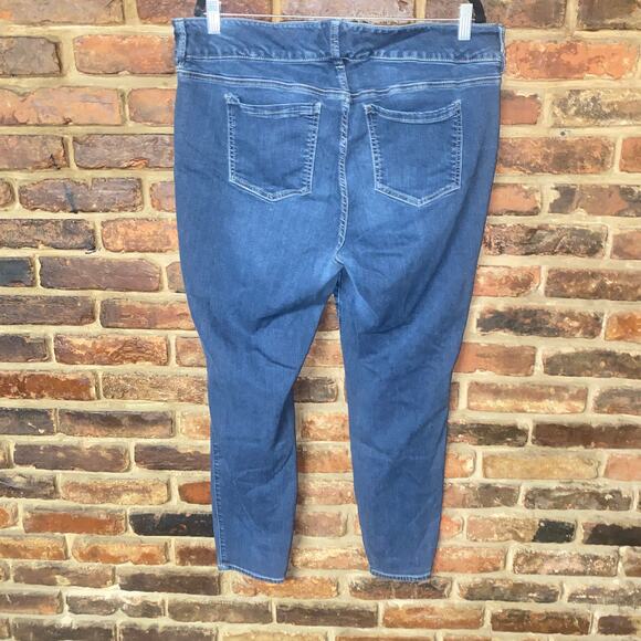 Torrid Medium Wash Blue Distressed Denim Stretch Jegging Jeans Women's Size 22 - Picture 4 of 7
